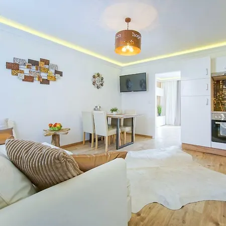 Auszeit 1 Mit Terasse Und Gratis Parkplatz Leoben (Styria)