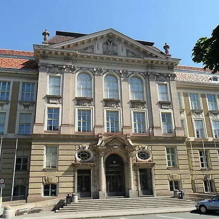 Auszeit Leoben 1 Mit Terasse Und Gratis Parkplatz